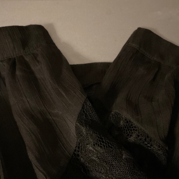 Simple elegance- high low semi transparent lacy black skirt - Picture 8 of 8